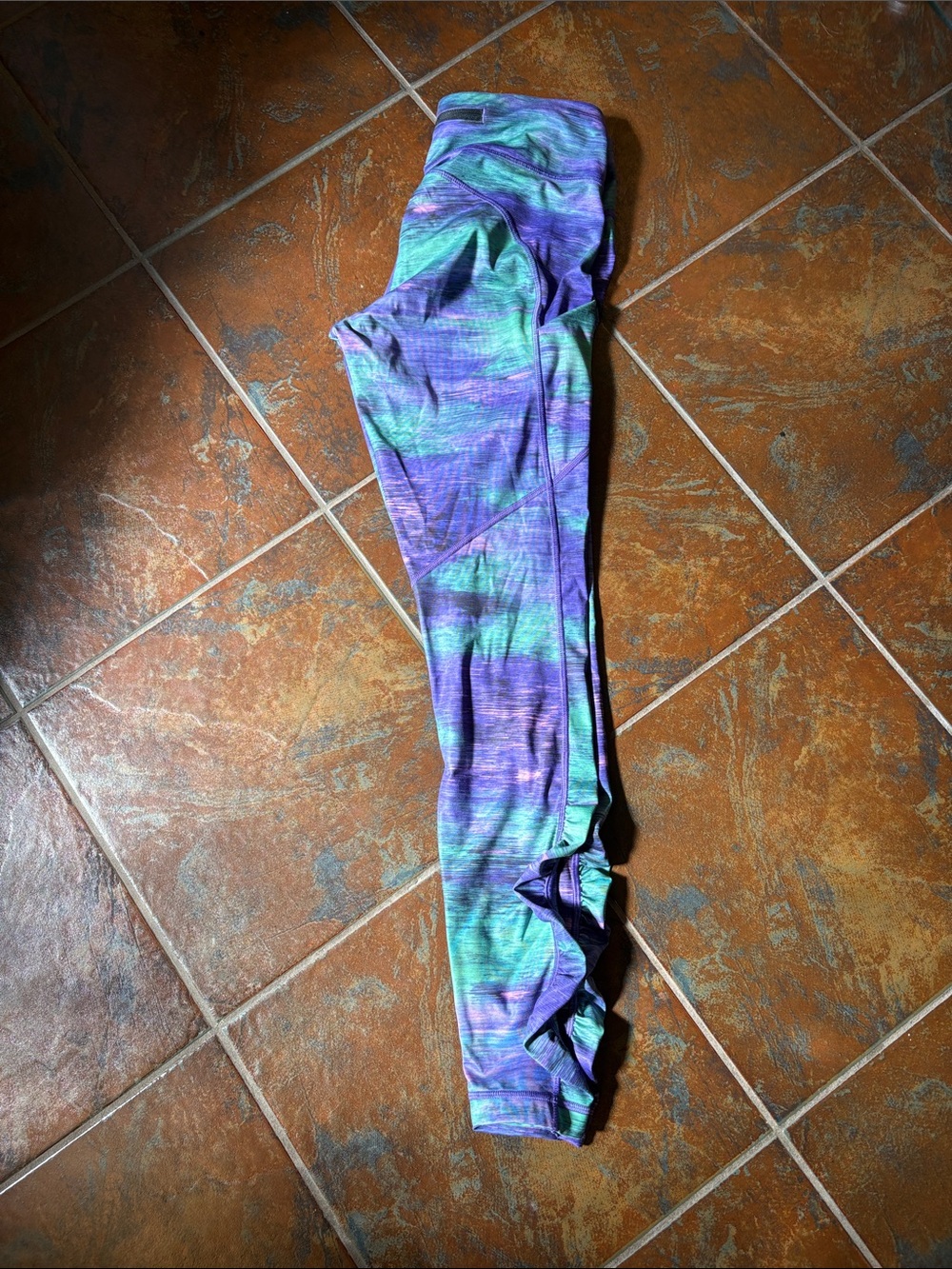 lululemon athletica women’s Purple and Green Tie-Dye Leggings with Ruching.